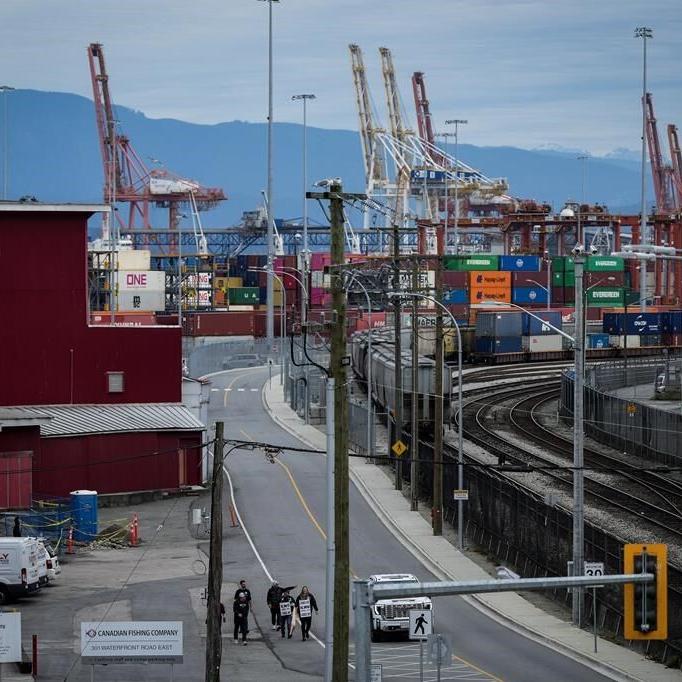 Port workers' union accuses BC Maritime Employers Association of ending talks early
